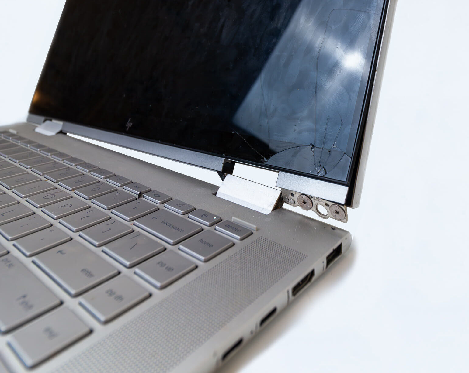 HP Laptop With A Broken Hinge & LCD Screen