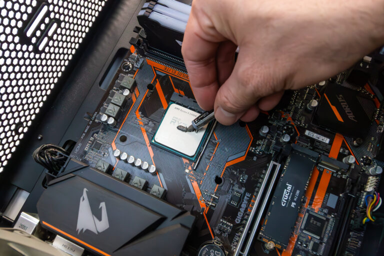 Applying thermal paste to a desktop CPU